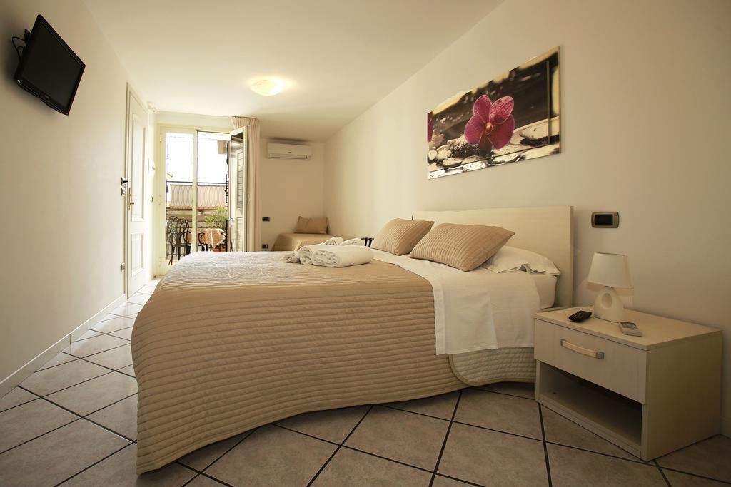 B&B A Casa Di Amici Giardini Naxos Εξωτερικό φωτογραφία
