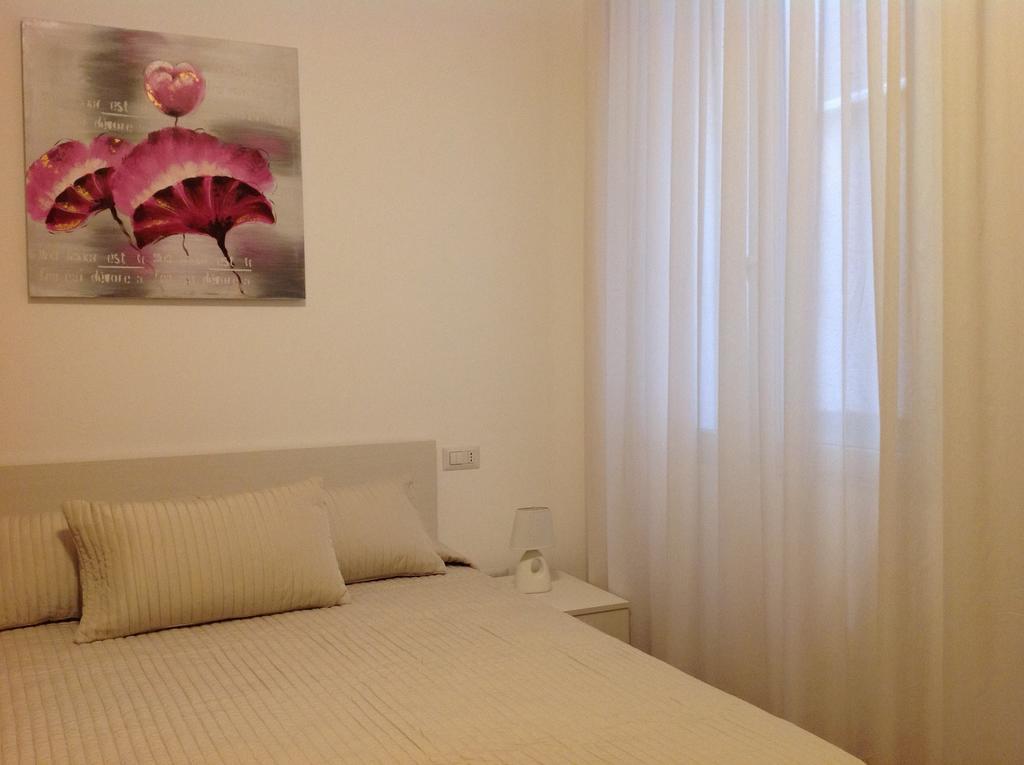 B&B A Casa Di Amici Giardini Naxos Δωμάτιο φωτογραφία
