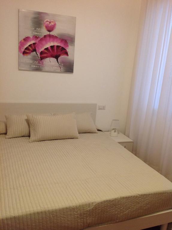 B&B A Casa Di Amici Giardini Naxos Δωμάτιο φωτογραφία